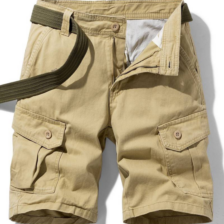 Praktische heren cargo broek met meerdere opbergzakken, ideaal als comfortabele zomer short voor dagelijks gebruik.