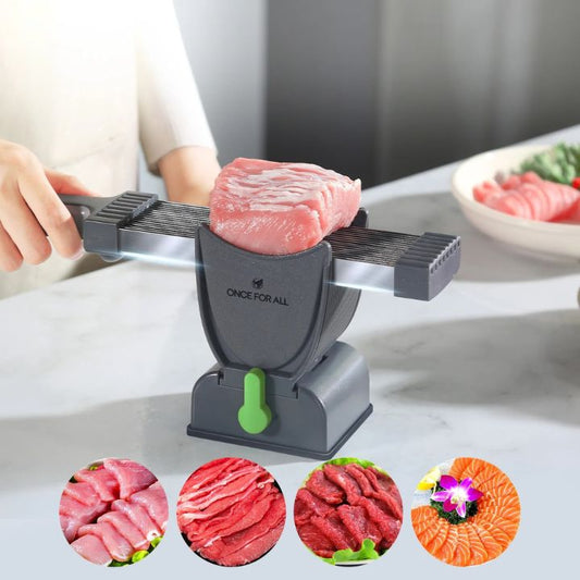 "Roestvrijstalen 17-in-1 vleesmolen met instelbare dikte, ergonomisch handvat en multifunctionele messen voor vlees en groent