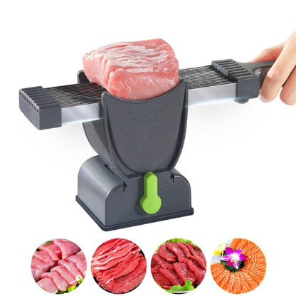 "Roestvrijstalen 17-in-1 vleesmolen met instelbare dikte, ergonomisch handvat en multifunctionele messen voor vlees en groent