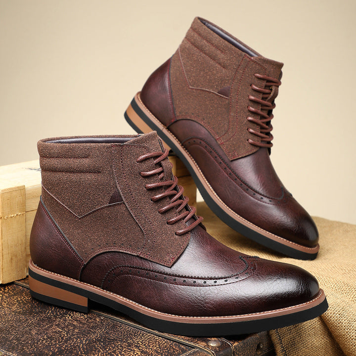 De elegante hak van deze verfijnde heren dress schoenen, met gelaagd leer en anti-slip afwerking.