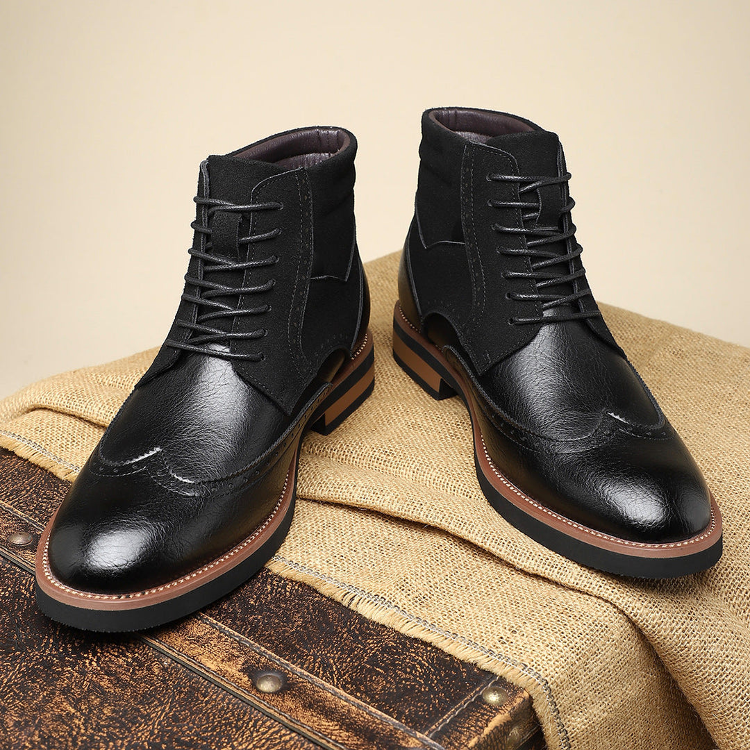 Comfortabele binnenvoering van zacht leer in deze klassieke heren wingtip veterschoenen, ideaal comfort.