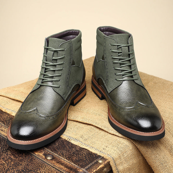 Zij-aanzicht van elegante heren veterschoenen, een klassieke wingtip brogue met gedetailleerde stiksels.