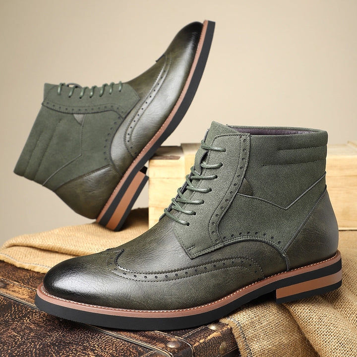 Klassieke heren wingtip brogues met verfijnde perforaties, duurzaam leer en comfortabele pasvorm.