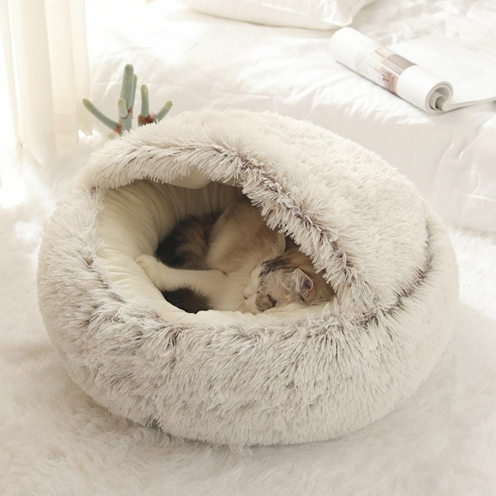 Comfortabele pluchen slaapmand voor huisdieren, ideaal voor ontspanning en warmte, makkelijk schoon te maken.