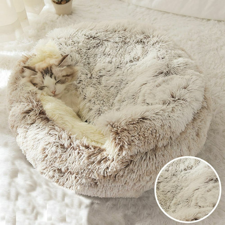 Ronde pluchen slaapmand voor katten, perfect voor ontspanning en een veilige plek.