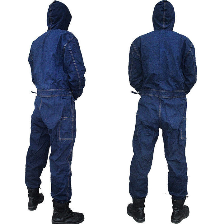 Comfortabele unisex werkoverall van dikke spijkerstof. Voorzien van handige zakken voor gereedschap.