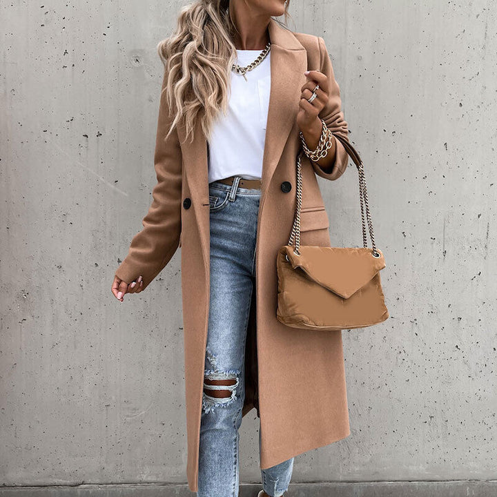 Zwarte dames lange mantel Alina, elegant & warm voor winter. Stijlvolle damesjas met losse pasvorm.