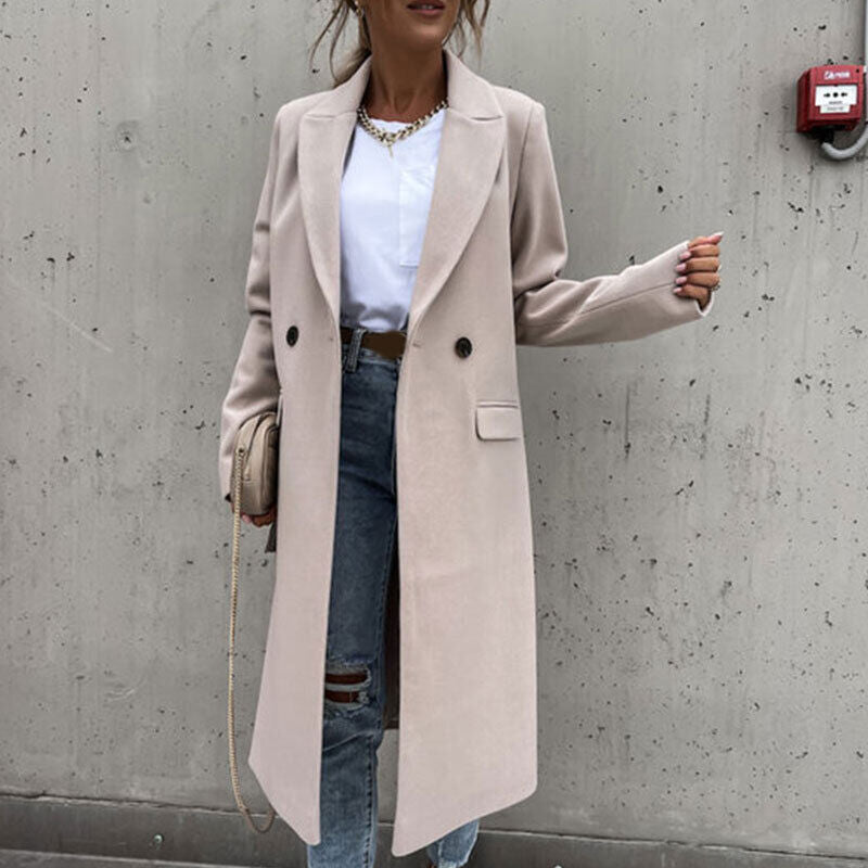 Stijlvolle beige Alina damesjas, losse pasvorm; perfecte overjas voor comfort en modieuze look.