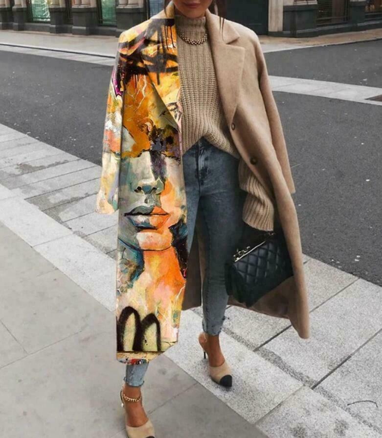 Modieuze dames lange jas met unieke print, ideaal voor herfst en winter. Comfortabele losse pasvorm voor dagelijkse stijl.