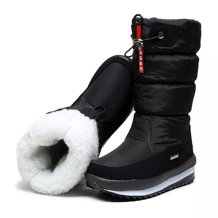 Praktische dames snowboots; warm, waterdicht en antislip. Onmisbaar voor elke winterse activiteit buitenshuis.