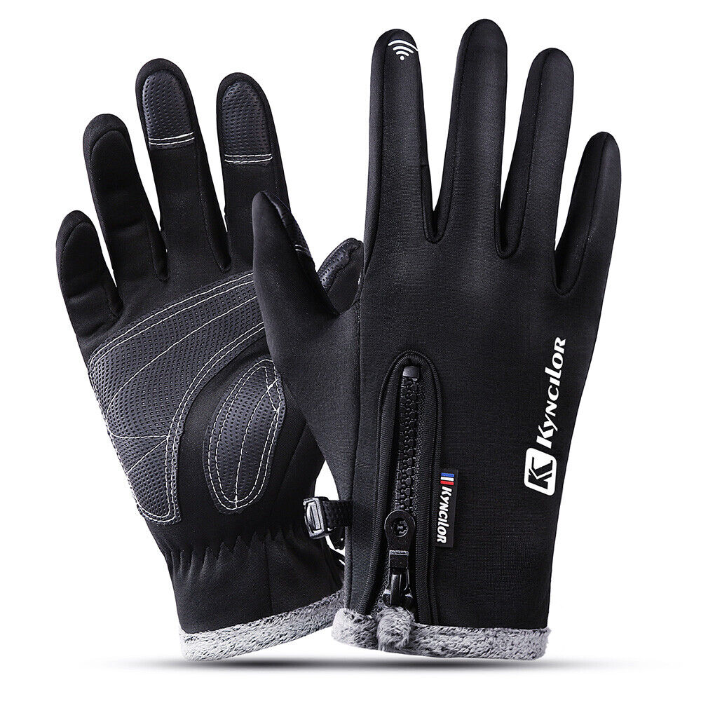 Detail van touchscreen-compatibele vingertoppen op waterdichte winterhandschoenen, perfect voor smartphones.