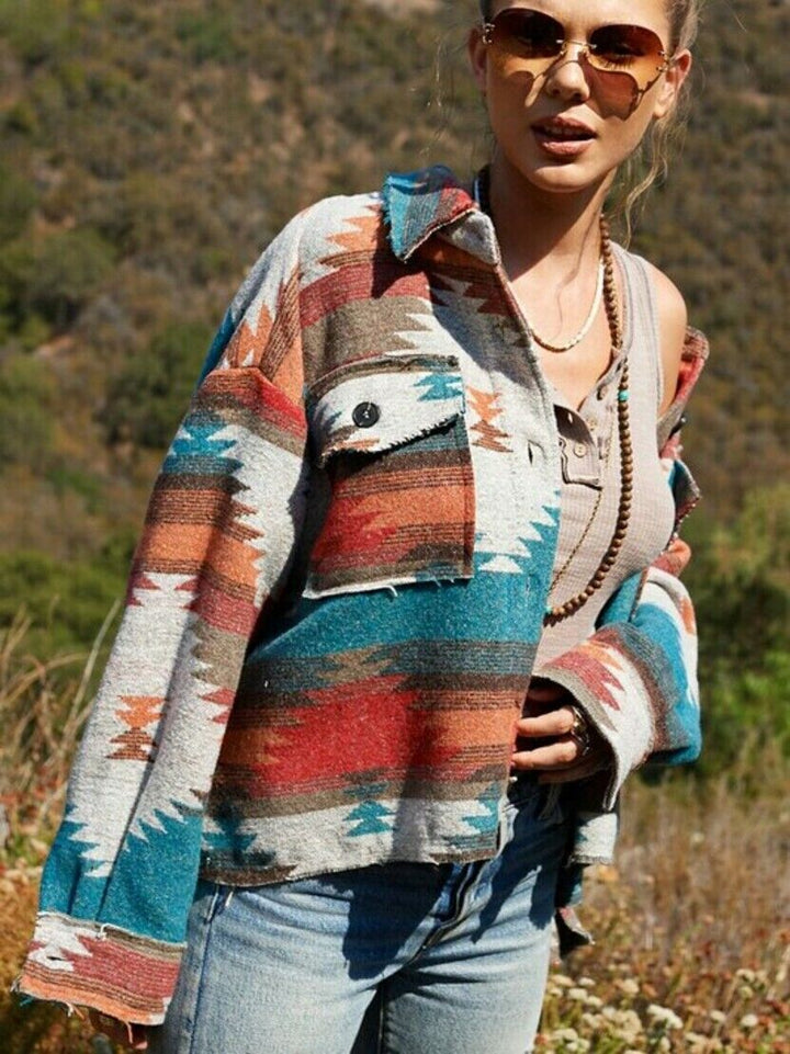 Trendy damesjas met levendig Azteken patroon. Perfect als casual herfstjas of warme winterjas.