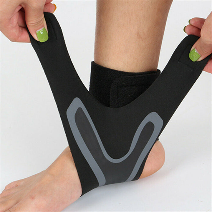 Verstelbare enkelondersteuning FlexiGuard: sportbrace met compressie voor effectief blessureherstel en stabiliteit.