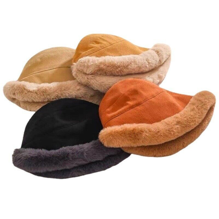 Modieus pluche dames winter vissershoedje, warm en zacht, een comfortabel mode-item.