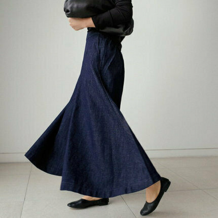 Veelzijdige comfortabele stoffen damesbroek met wijde pijpen. Perfecte relaxte broek voor elke dag, casual of chic te dragen.