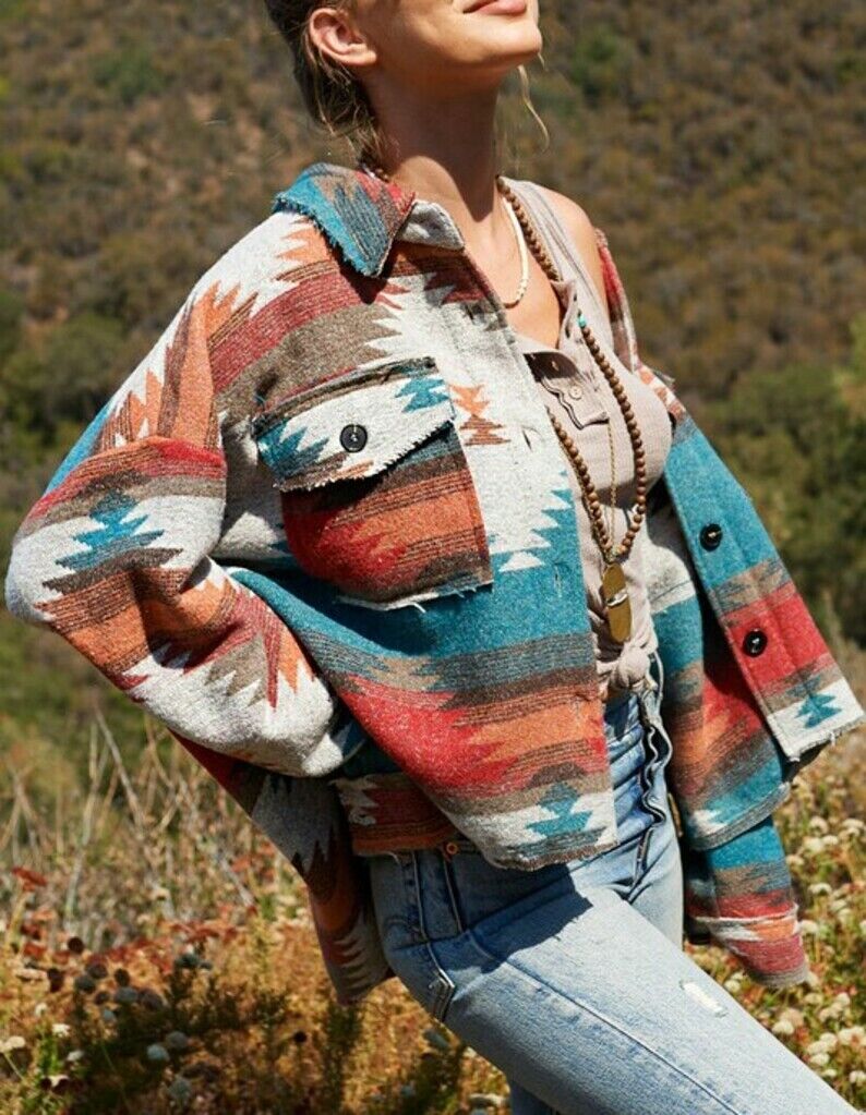 Warme en stijlvolle dames Azteken jas, ideaal voor elk seizoen. Comfortabele en modieuze bovenkleding.