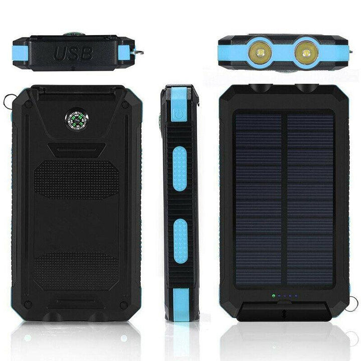 Zonne-powerbank 20000mAh aan rugzak bevestigd, ideaal voor wandelen, camping en outdoor avontuur.