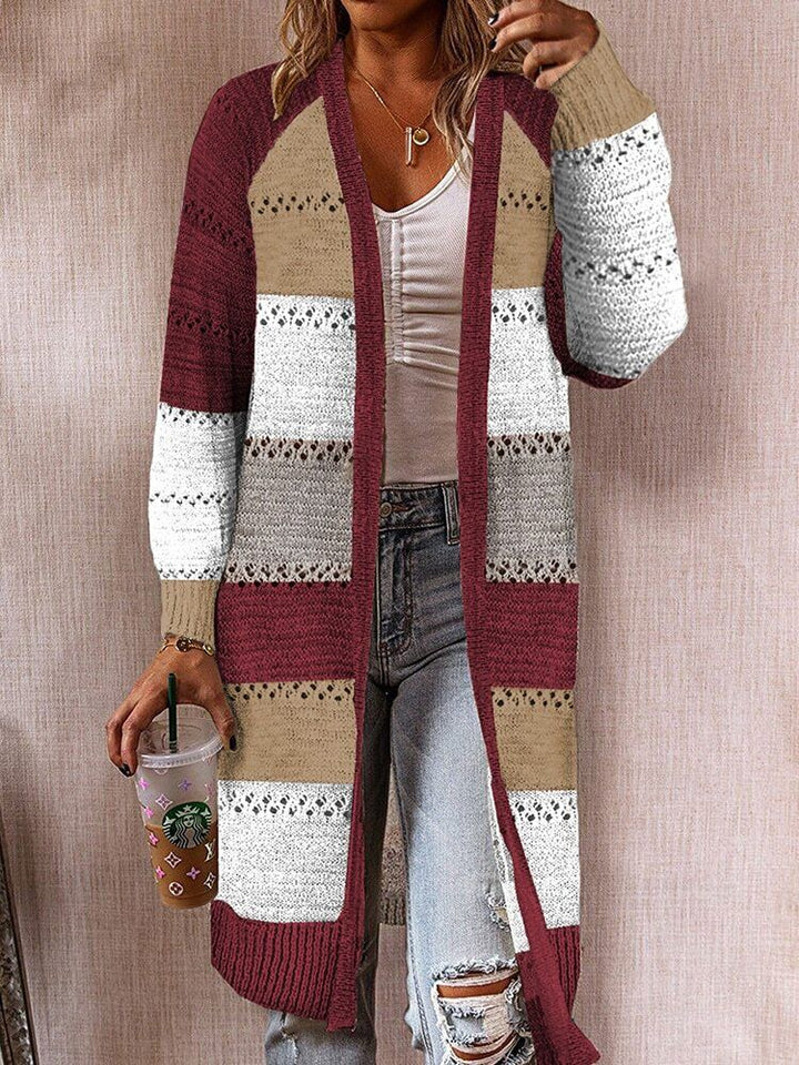 Comfortabel gebreid damesvest met lange mouwen en loose fit. Zachte gebreide kleding, stijlvol voor mode bewuste vrouwen.