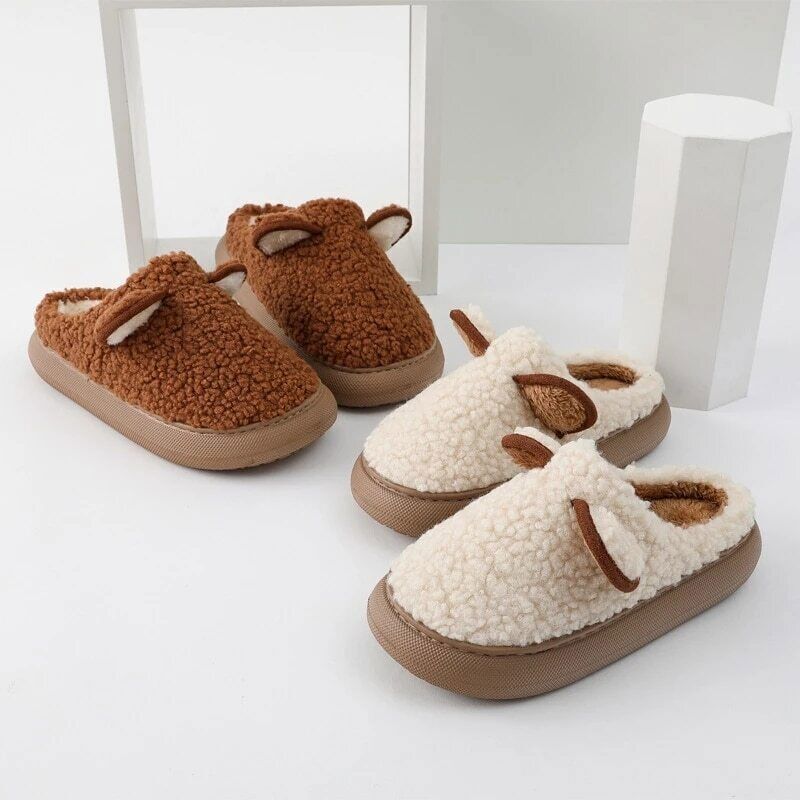 Heerlijk warme dames pantoffels met een modieuze en antislip plateauzool.