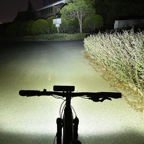 LED fietslamp met ultra-felle verlichting voor optimale zichtbaarheid en veiligheid. Oplaadbaar, waterdicht.