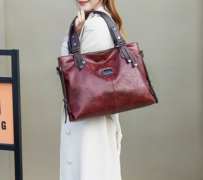 Veelzijdige dames crossbody tas van vintage zacht leer, verkrijgbaar in bruin, zwart, olijf en wijnrood.