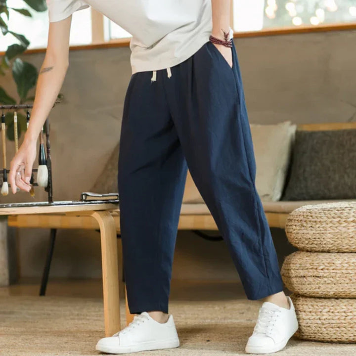Heren pantalon met wijde pijpen, comfortabel voor alle maten. Stijlvolle katoenen broek voor een relaxte look.
