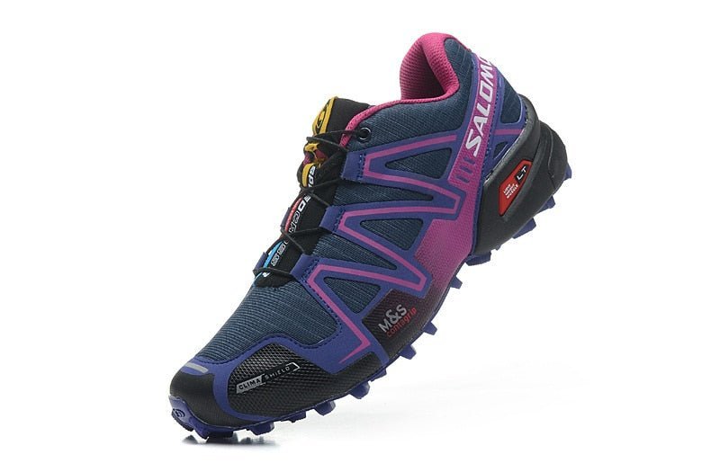 Een paar Aurora dames wandelsneakers, klaar om comfort en grip te bieden tijdens uw volgende outdoor wandeling.