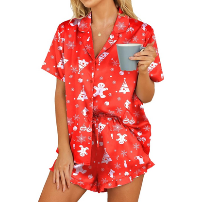 "Satijnen dames kerst pyjama set met chique kraag, button-down top en geruffelde shorts, luxe en comfort voor de feestdagen."