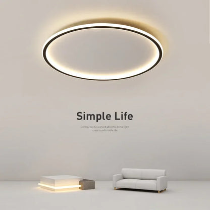 "Scandinavische ronde LED plafondlamp met minimalistisch ontwerp, metalen behuizing, glazen kap, past in modern interieur."