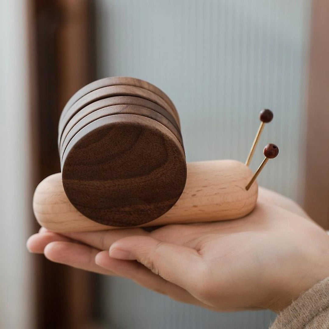 Scandinavische walnoot houten onderzetters, minimalistisch design, ideaal voor tafelbescherming en woondecoratie.