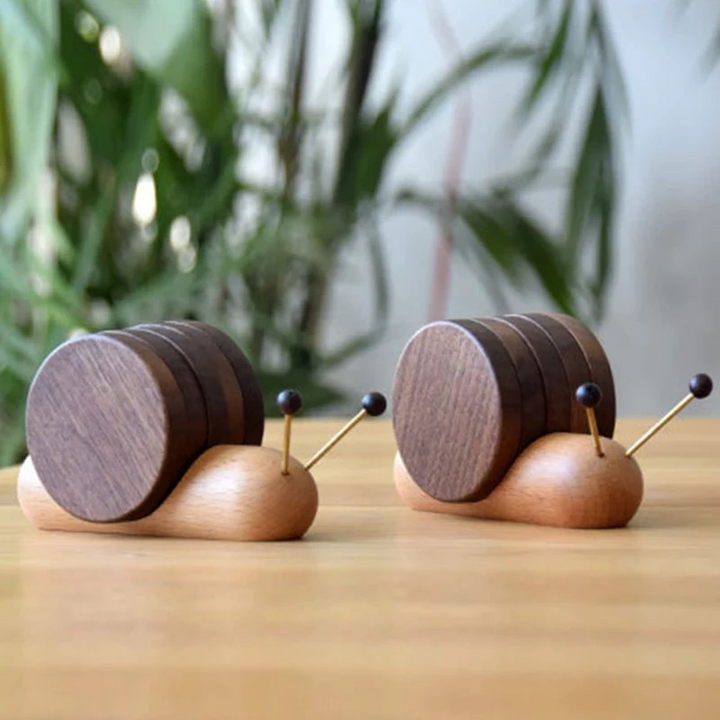 Set van 4 duurzame walnoot houten onderzetters, stapelbaar minimalistisch design, perfect keukenaccessoire.