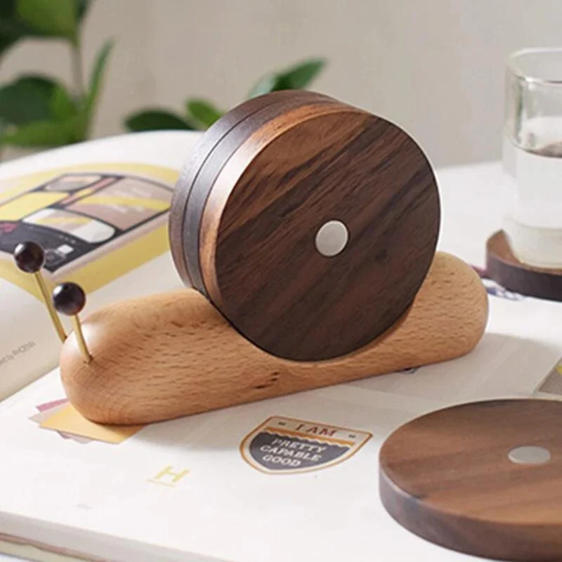Ecologisch verantwoorde walnoot houten onderzetters, duurzaam en tijdloos design voor elke moderne keuken.