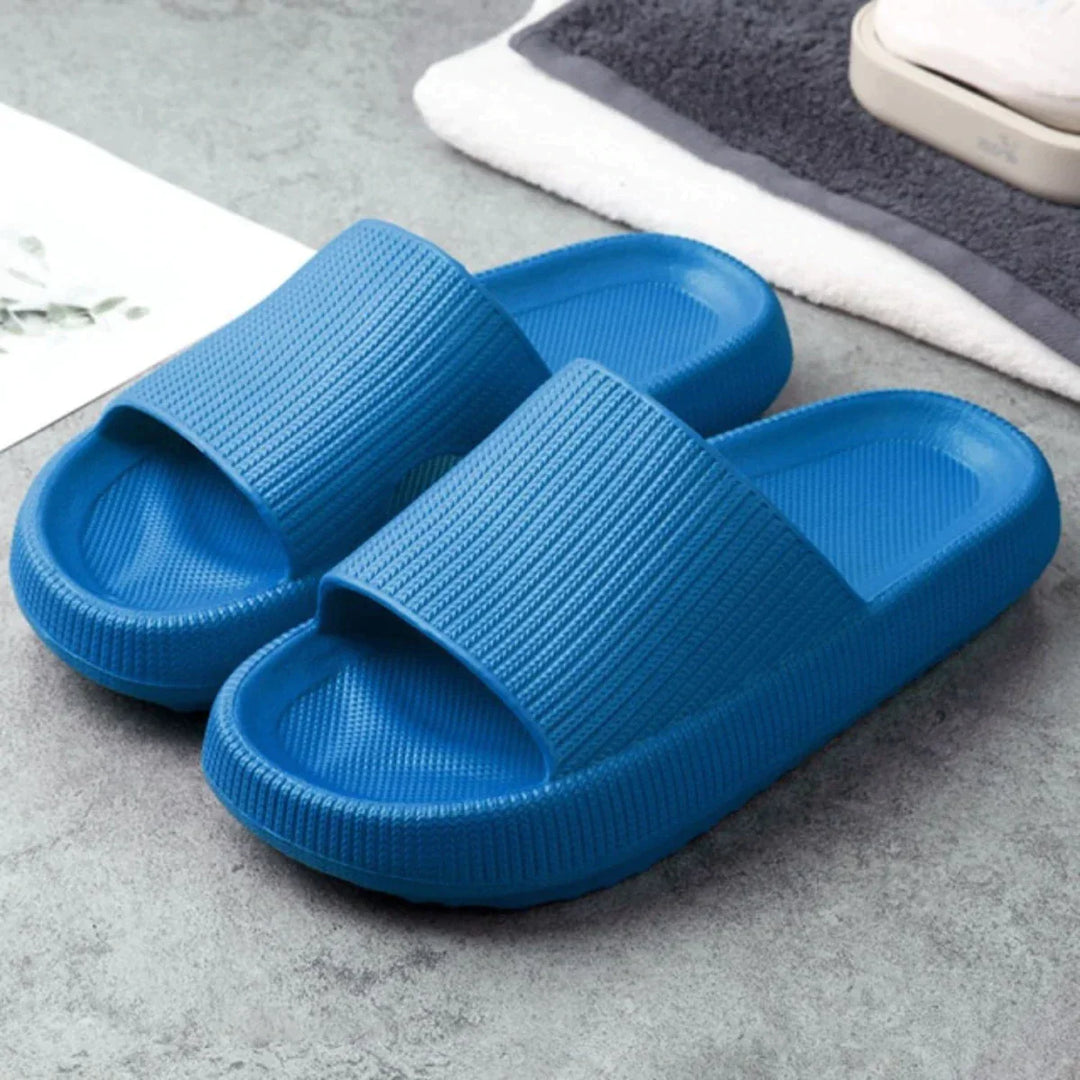 Stijlvolle unisex comfortpantoffels in een effen kleur. Perfect voor ontspanning en binnenshuis gebruik.