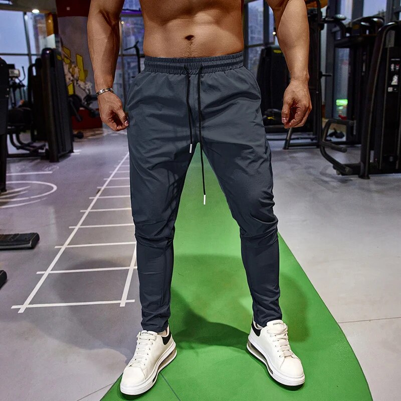 Comfortabele heren sportbroek, ademend & sneldrogend voor intense workouts. Slim-fit joggers voor optimale beweging.