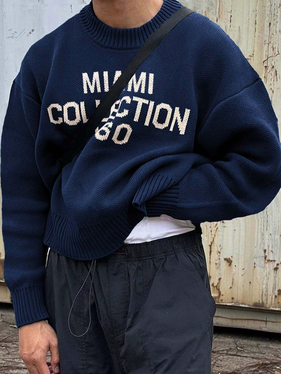 Moderne heren oversized trui met ronde hals. Perfecte streetstyle wintermode voor een ontspannen uitstraling.