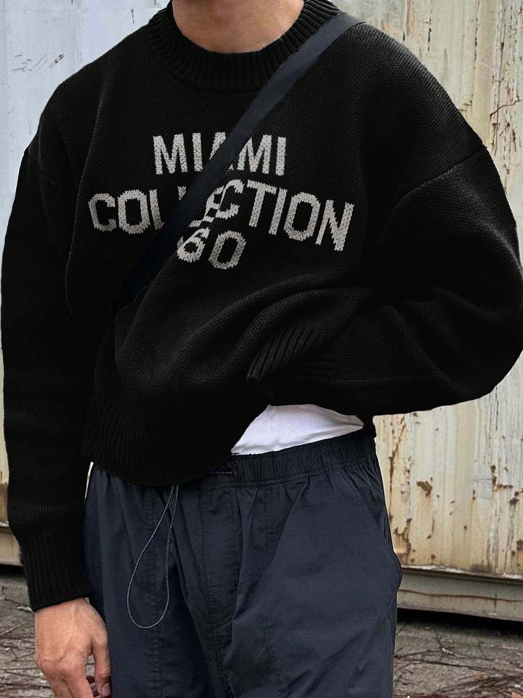 Relaxte pasvorm heren oversized trui met ronde hals. Comfortabele streetstyle gebreide trui, perfect voor wintermode.