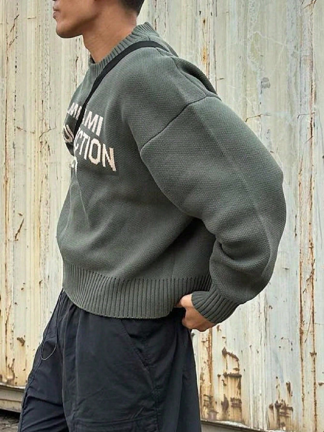 Stoere heren oversized streetstyle trui met ronde hals. Deze gebreide trui is een must-have voor casual herfstlooks.