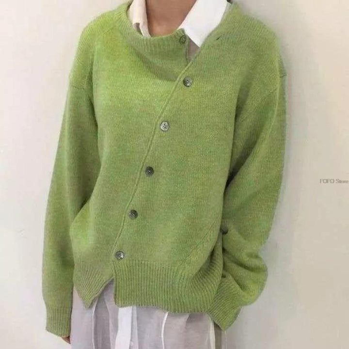 Modern damesvest van premium kasjmier met elegante knopen, geschikt voor elke modieuze outfit.