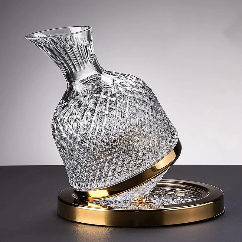 Luxe draaiende kristallen karaf voor wijn & whisky, perfect als decanteerder en decoratie.