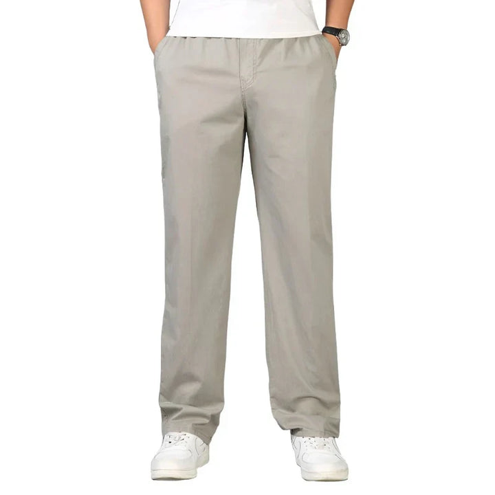 Heren wijde katoen linnen pantalon, op een witte achtergrond, toont de volledige broek.
