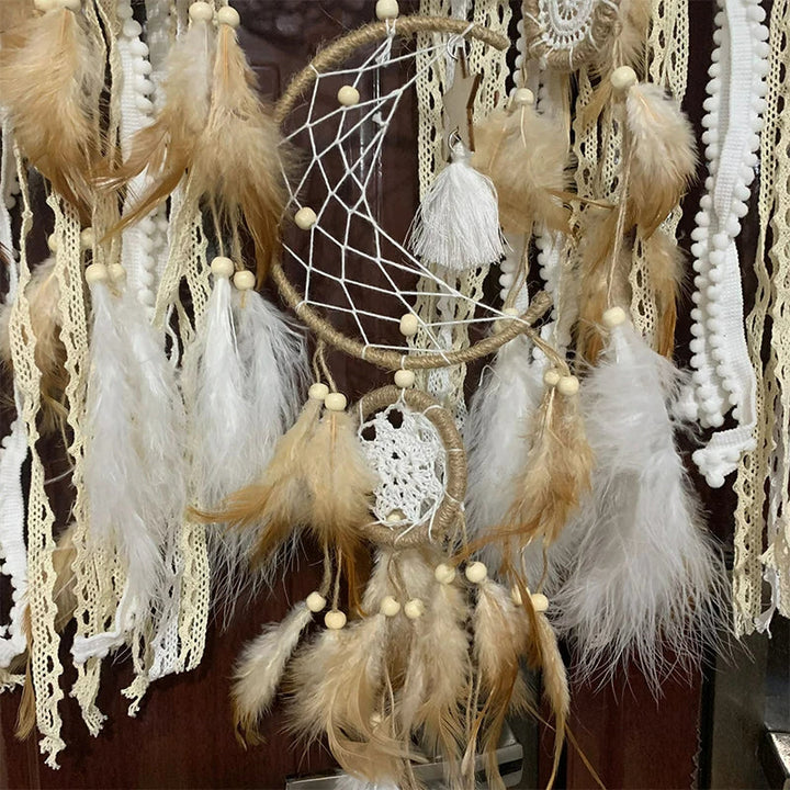 Rustgevende, natuurlijke boheemse dromenvanger set. Handgeweven wanddecoratie van katoen voor een kalm interieur.
