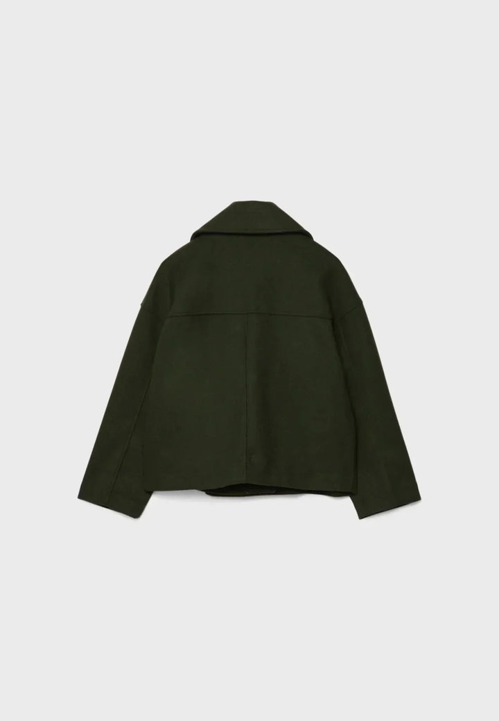Tijdloze korte damesjas, dubbelrij-stijl, perfect als overgangsjas in herfst of voorjaar.