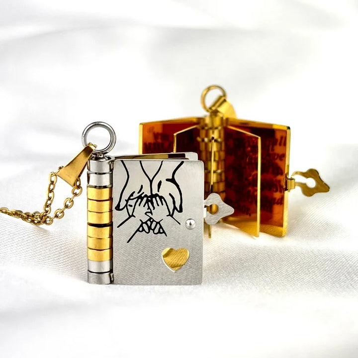 Gepersonaliseerde zilveren boek halsketting met gravure, uniek cadeau voor haar.