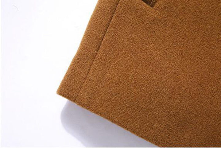 Warme heren slim fit overjas, bruin. Elegante winterjas met afneembare sjaal, ideaal voor koud weer.