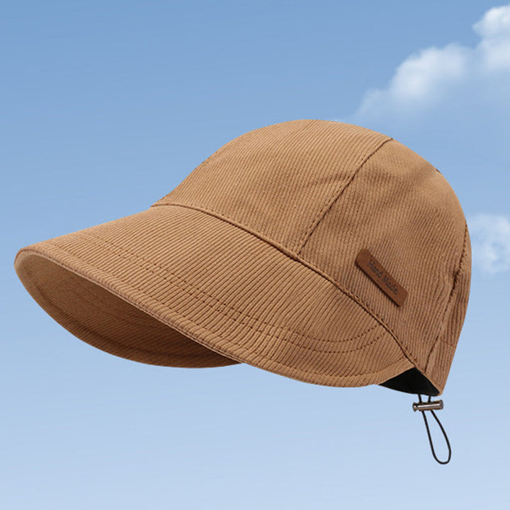 Dameshoed met brede klep, uv-bescherming en opvouwbaar design; essentieel voor de zomer.