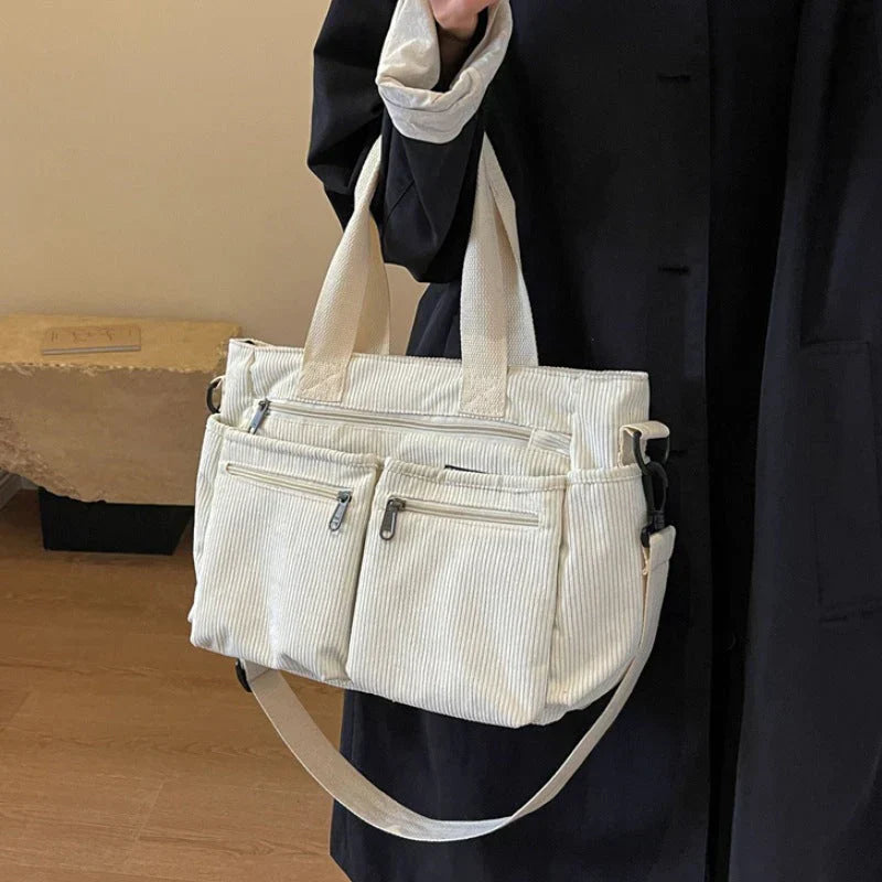 Ruime en praktische corduroy tas voor dames, ideaal voor al je essentials.