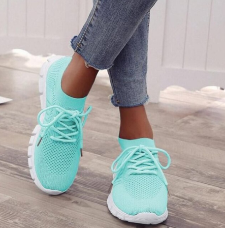 Lichte dames sneakers met ademend materiaal en orthopedische functies voor ultiem draagcomfort.