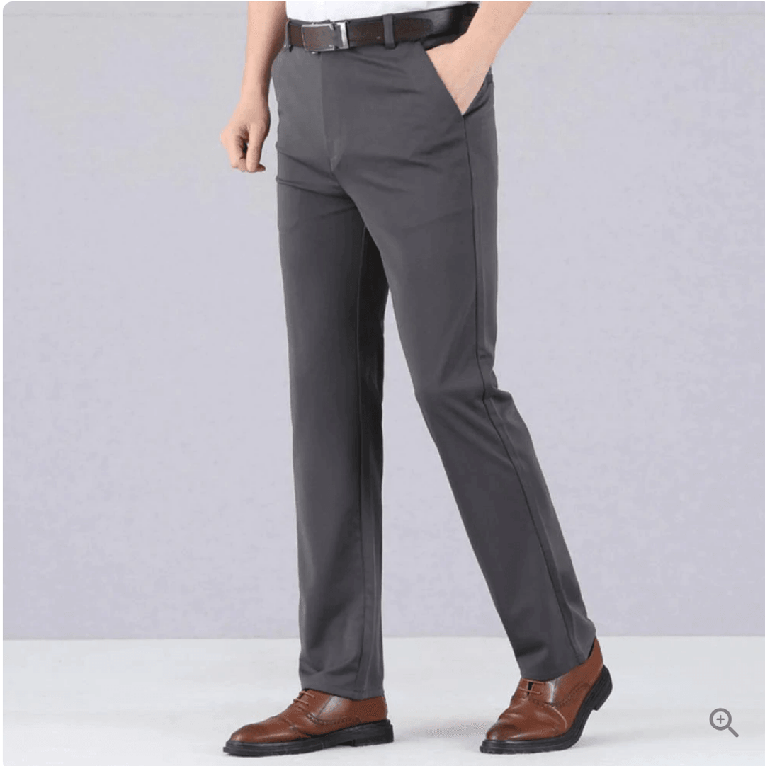 Gedetailleerde weergave van de stof van de heren comfort stretch pantalon, met focus op flexibiliteit.