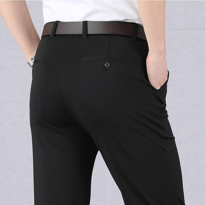 Close-up van de textuur van de heren stretch pantalon, toont kwaliteit en comfortabel katoen.