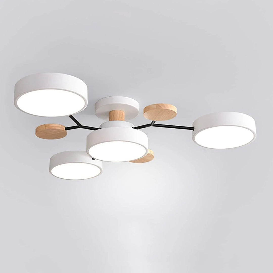 Witte Halo LED-plafondlamp, ideaal voor een frisse en lichte uitstraling.